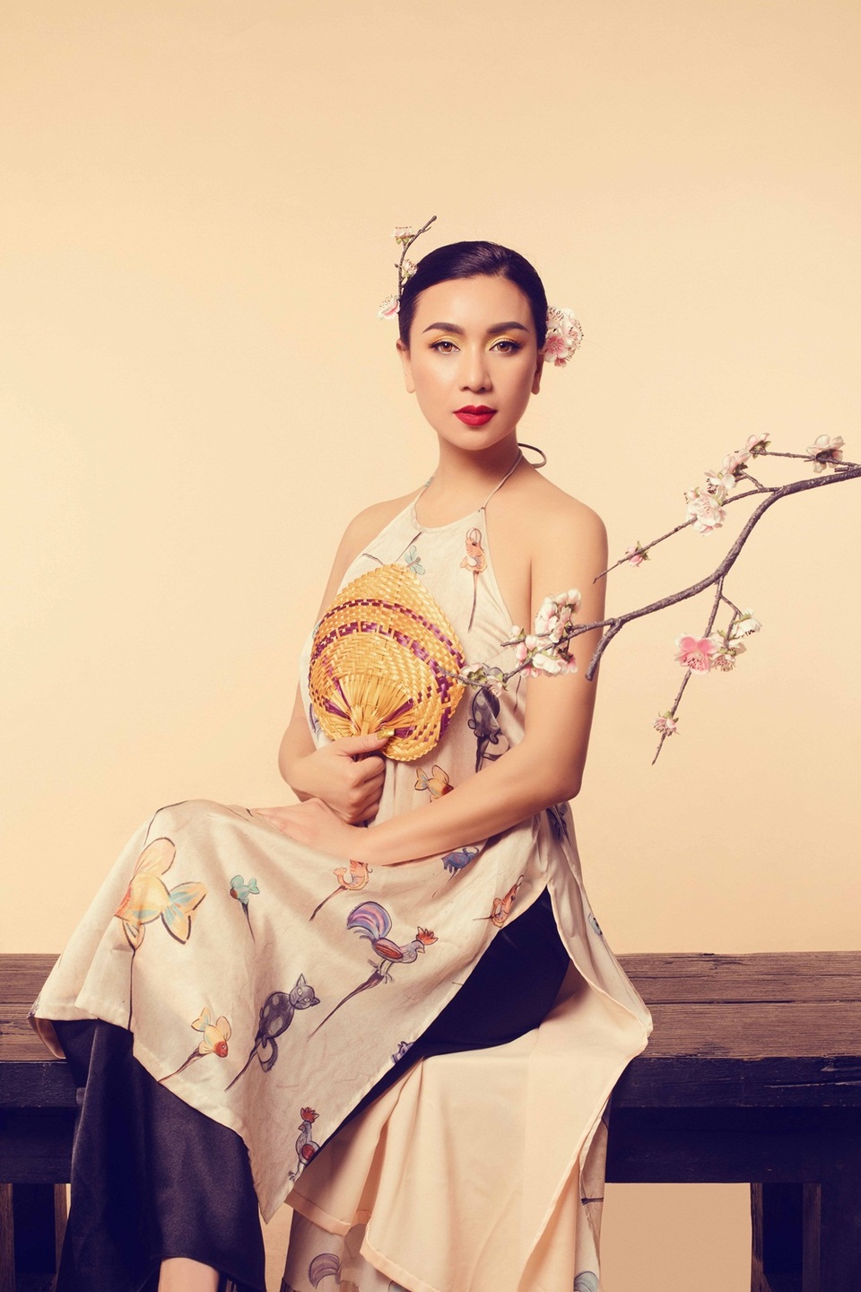 Hiện tại, Y Phụng không còn tham gia đóng phim mà chuyển hướng theo nghiệp ca hát. Tuy nhiên, cô chỉ hoạt động chủ yếu ở hải ngoại và rất ít hội ngộ khán giả trong nước. Chuyện gia đình của Y Phụng cũng không được suôn sẻ.