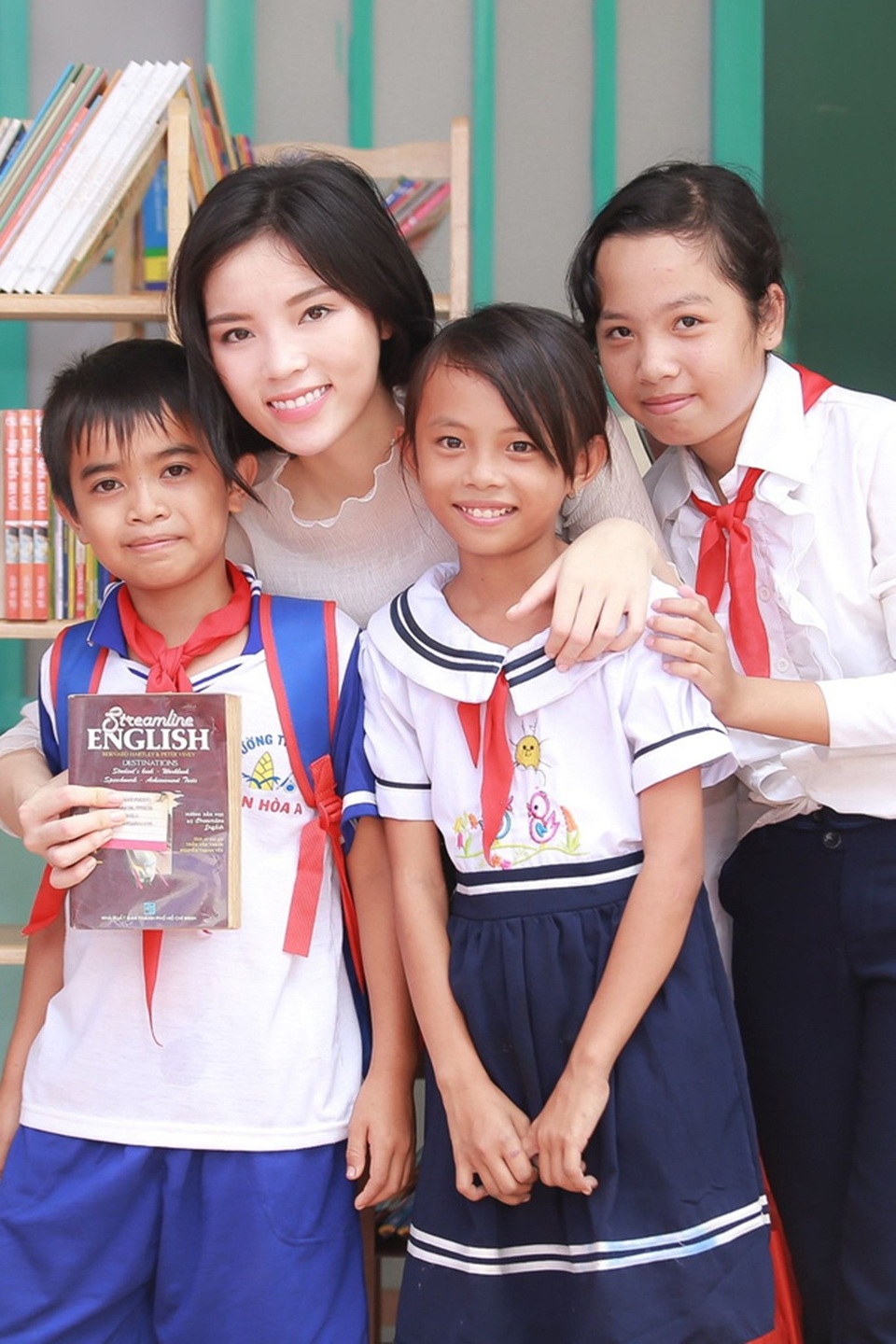 Liên tiếp những nghệ sĩ Việt ra đi vì bạo bệnh - 8 Trong suốt thời gian qua, hoa hậu Kỳ Duyên gần như im lặng sau hàng loạt những scandal không hay liên quan đến cuộc thi Hoa hậu Việt Nam 2016. Gần đây, Kỳ Duyên đã bắt đầu quay trở lại và việc đầu tiên hoa hậu Việt Nam 2014 muốn thực hiện chính là những hoạt động thiện nguyện của mình.