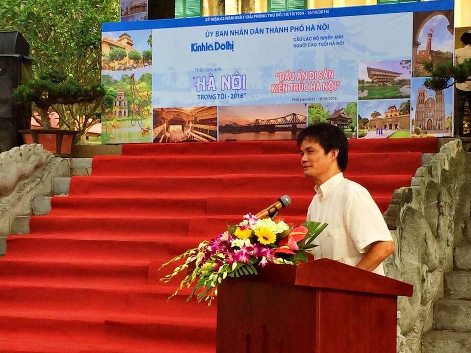 Ông Bùi Hỏa Tiễn - Phó Chủ tịch Hội Nghệ sĩ nhiếp ảnh Việt Nam đánh giá cao chất lượng các bức ảnh tại Triển lãm.