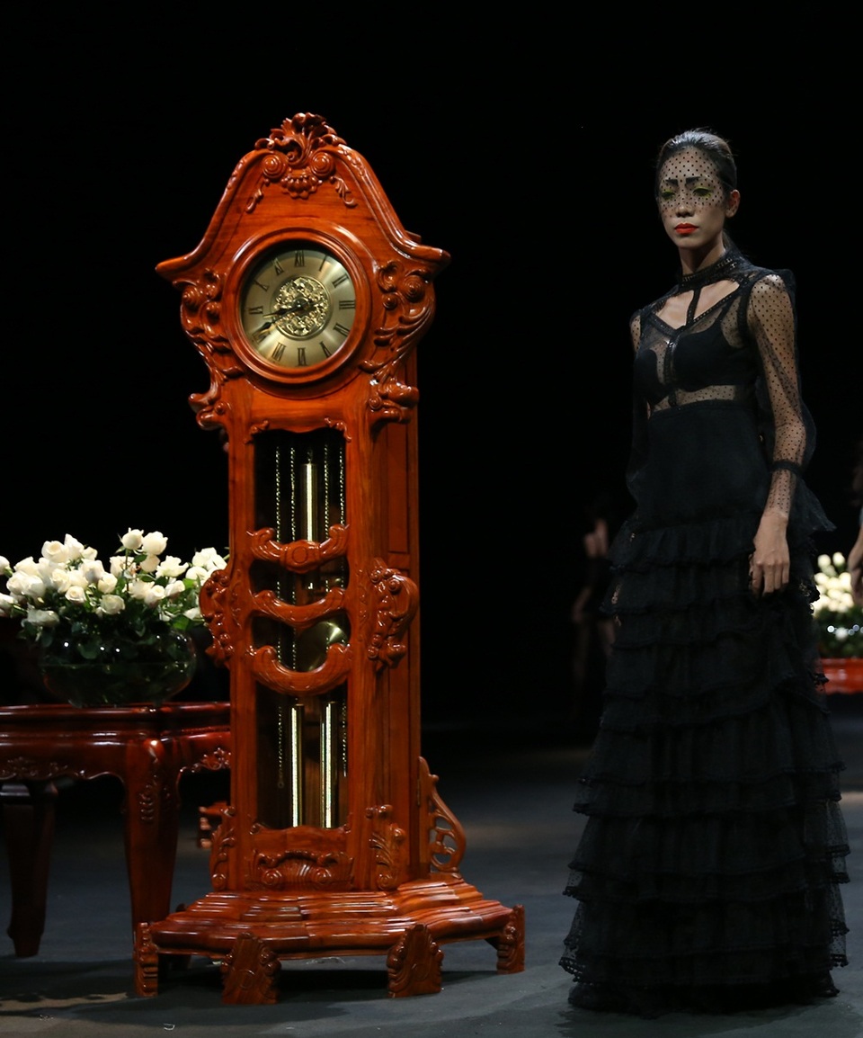 Thời gian tạo cho con người sự huyền bí và chính thời gian là nguyên cớ để khám phá những chân trời mới.