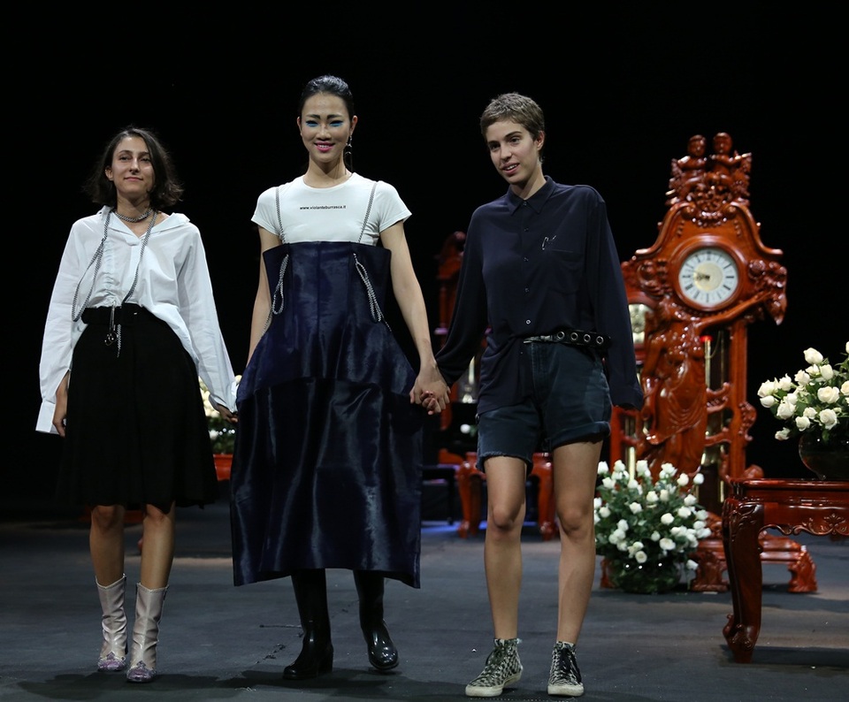 Cho dù thế nào thì cây vẫn trở thành cổ thụ nếu vượt qua được những sóng gió, thiên tai.