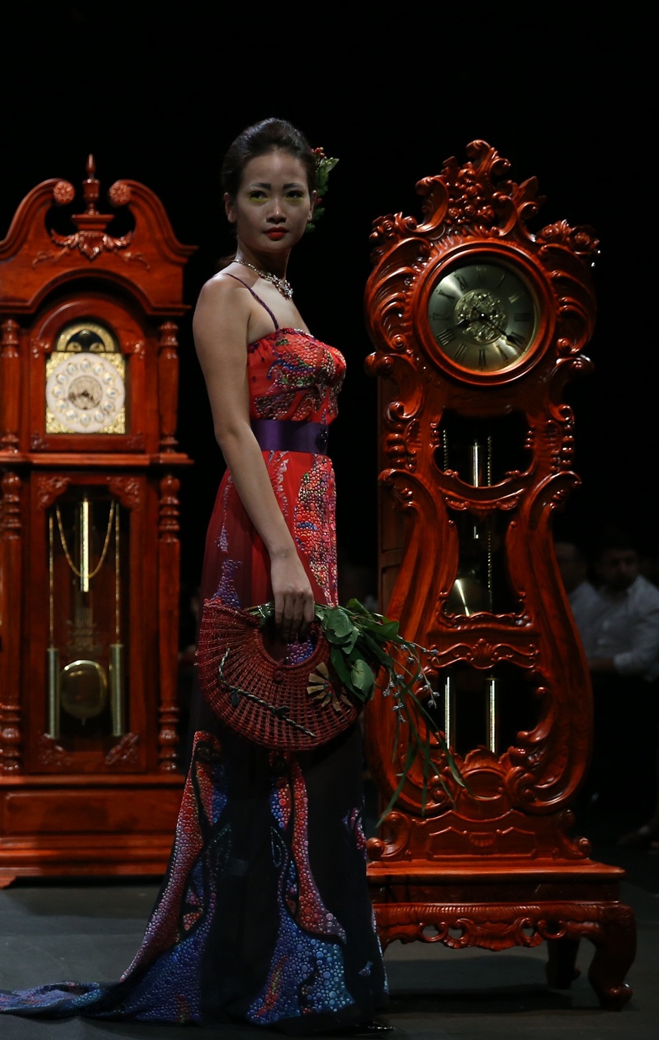 NTK Đỗ Trịnh Hoài Nam hòa quyện những gam màu nóng lạnh để diễn đạt về mùa xuân với nhiều hi vọng.