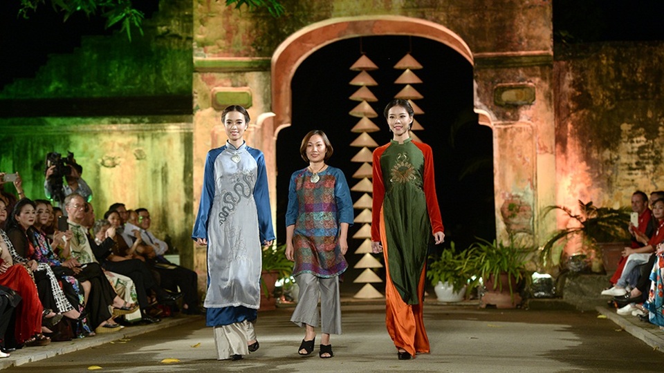 32 nhà thiết kế "hé lộ" bộ sưu tập tại Festival Áo dài Hà Nội 2016 - 23