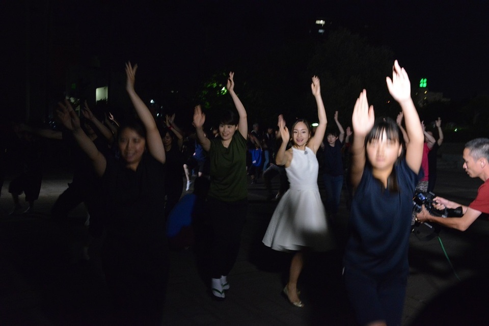 Với hình ảnh luôn nhẹ nhàng, thân thiện đặc biệt là yêu thích trẻ con, Lan Phương nhận được sự yêu mến của các em bé người Nhật.