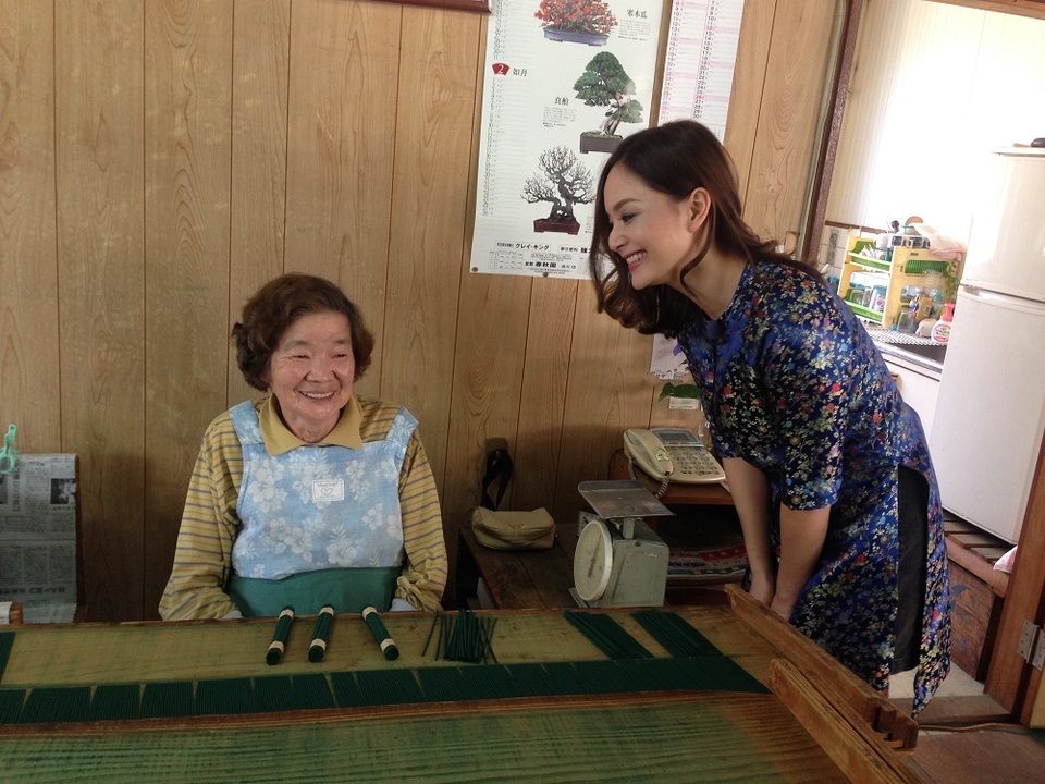 Trò chuyện với người dân, chơi các trò chơi dân gian của Nhật luôn là những điều Lan Phương thích nhất khi có mặt tại Nhật Bản xinh đẹp.