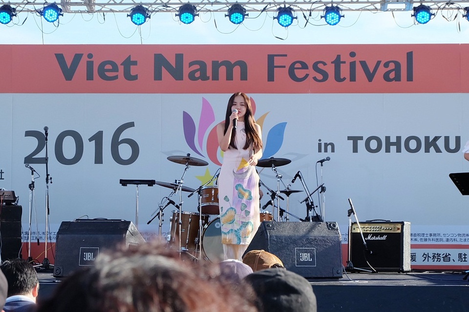 Đặc biệt với ca khúc “Xe đạp” được Phương Ly thể hiện bằng tiếng Nhật (Sakurairo Maukoro), cô đã nhận được nhiều lời khen từ khán giả lẫn đơn vị tổ chức chương trình.