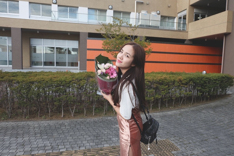 9X Phương Ly vốn được biết đến với hình ảnh một fashionista năng động, được nhiều khán giả Việt yêu thích cũng như từng xuất hiện trên các phương tiện truyền thông của Nhật Bản.