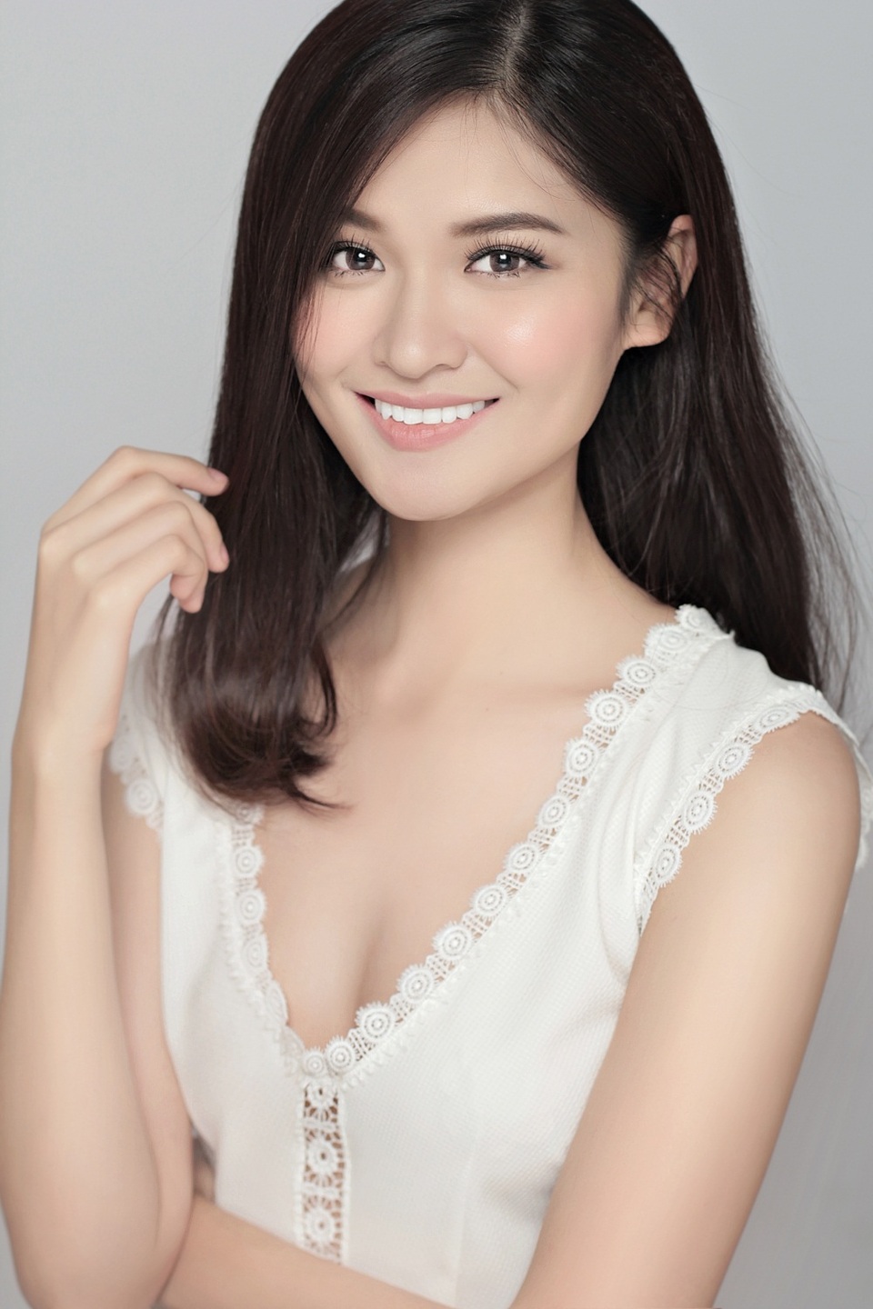 “Soi” nhan sắc Á hậu Thùy Dung sau một tháng đăng quang - 14