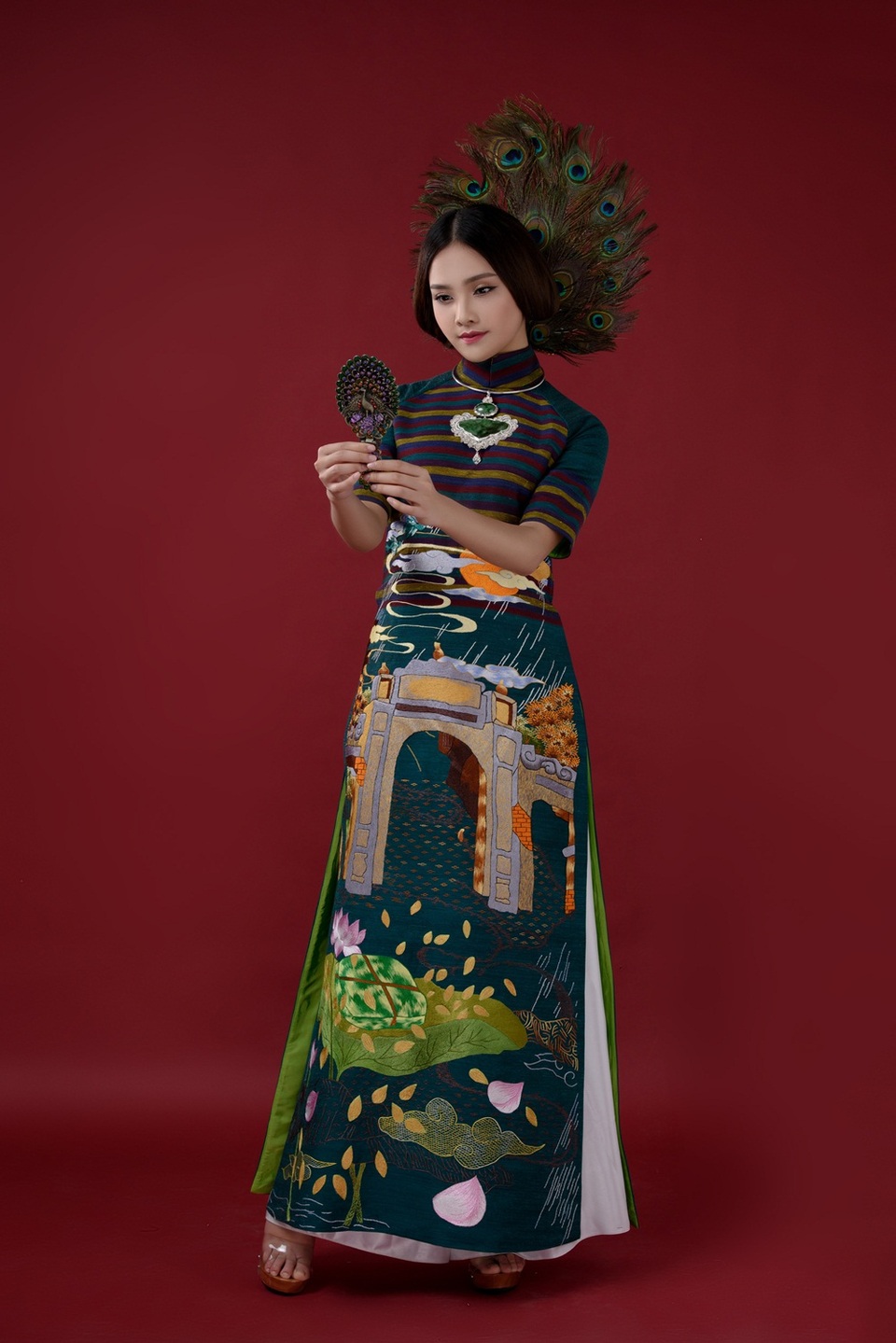 Gương mặt khả ái HHVN Tố Như hóa nàng thơ với áo dài Lan Hương - 13 Gương mặt khả ái HHVN Tố Như hóa nàng thơ với áo dài Lan Hương - 13