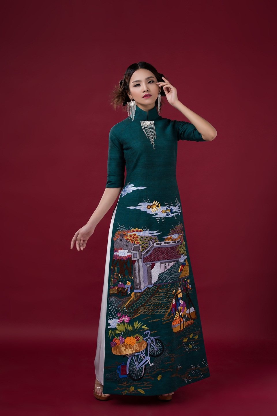 Gương mặt khả ái HHVN Tố Như hóa nàng thơ với áo dài Lan Hương - 14 Mỗi tà áo dài, nghệ nhân coi là một tác phẩm nghệ thuật.