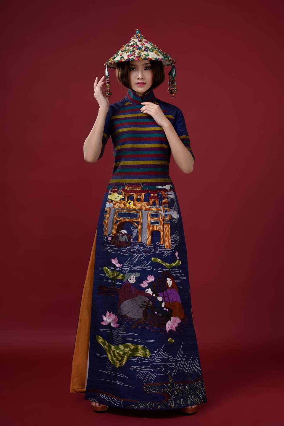 Gương mặt khả ái HHVN Tố Như hóa nàng thơ với áo dài Lan Hương - 5 Cô được ví là nàng thơ mới của NTK nổi tiếng kĩ tính và cầu toàn.