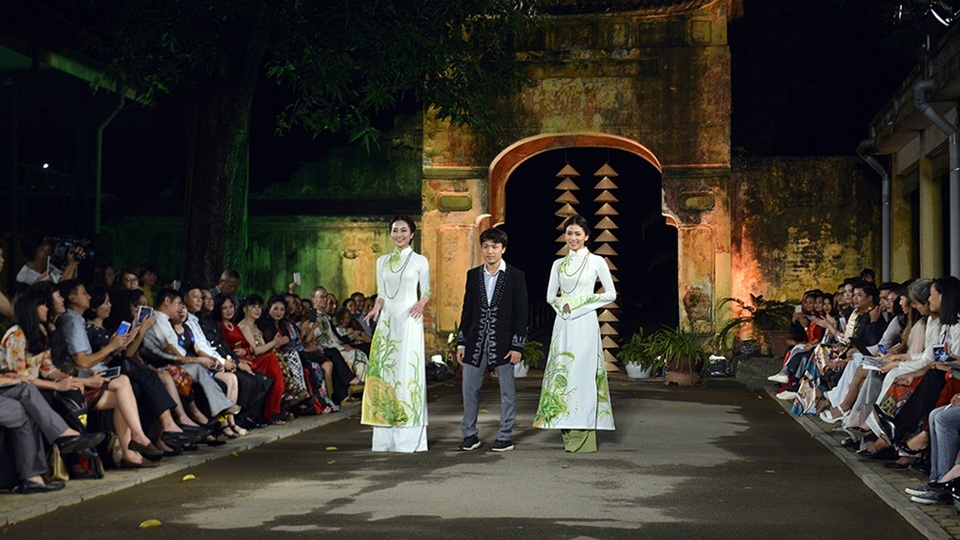 NTK Duy Nguyễn gửi gắm tình yêu Hà Nội với "hương cốm mùa thu" - 6