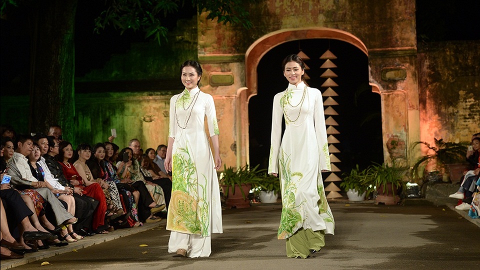 NTK Duy Nguyễn gửi gắm tình yêu Hà Nội với "hương cốm mùa thu" - 3