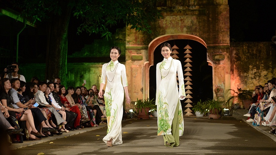 NTK Duy Nguyễn gửi gắm tình yêu Hà Nội với "hương cốm mùa thu" - 4