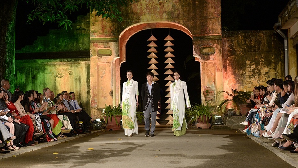 NTK Duy Nguyễn gửi gắm tình yêu Hà Nội với "hương cốm mùa thu" - 5