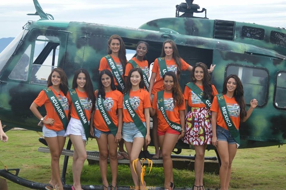 Nam Em gây chú ý tại Miss Earth khi mặc lại váy giống Phạm Hương - 10 Người đẹp đã trải qua một cơn sốt nhẹ do hành trình di chuyển quá nhiều và thay đổi về giờ giấc và ăn uống. Tuy nhiên Nam Em cũng cho biết hiện tại cô đã khỏe bệnh và đang cố gắng từng ngày để mỗi khi xuất hiện trước truyền thông và ekip tổ chức sẽ luôn rạng rỡ nhất.