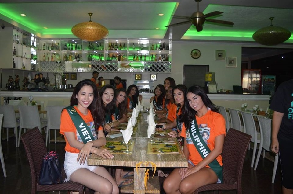 Nam Em gây chú ý tại Miss Earth khi mặc lại váy giống Phạm Hương - 12 Nam Em cho biết, hiện tại có rất nhiều gương mặt sáng giá của cuộc thi, tuy nhiên người đẹp không quá lo lắng về điều đó. “Cho đến lúc này, Nam Em nghĩ bản thân đã và đang cố gắng từng ngày. Tất nhiên thành tích cao là điều mà ai cũng mong muốn, nhưng quan trọng là hình ảnh của mình, của đại diện Việt Nam sẽ được bạn bè quốc tế đánh giá thế nào, điều đó có khi còn quan trọng hơn.”