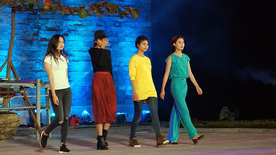 Đào Thị Hà - top 5 Hoa hậu Việt Nam 2016 tự tin với vai trò người mẫu.