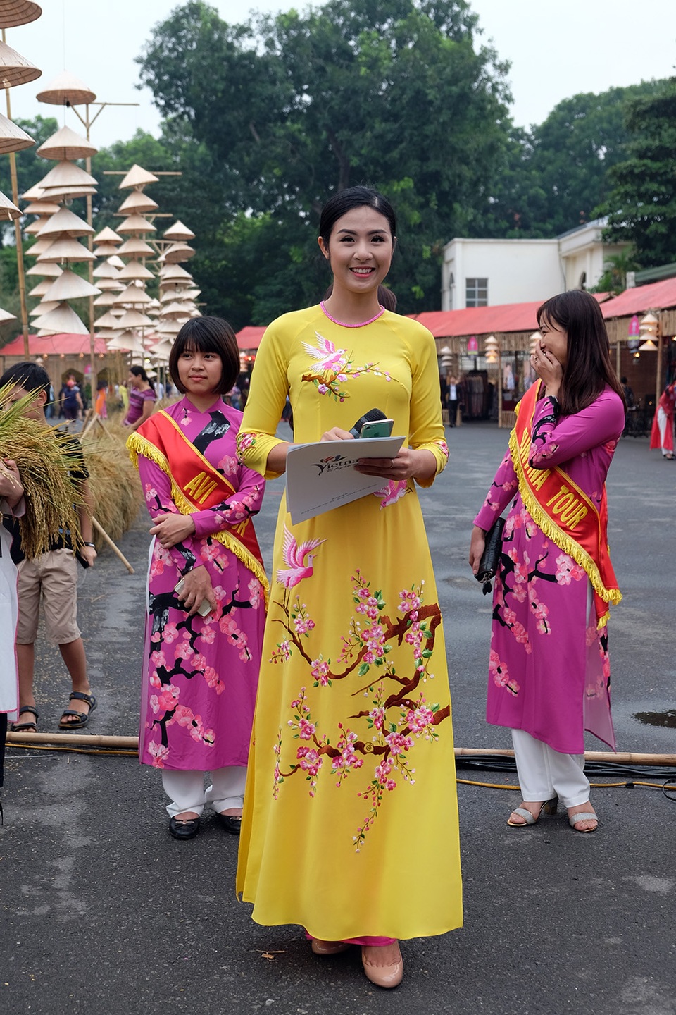 Hoa hậu Ngọc Hân là MC buổi lễ khai mạc.