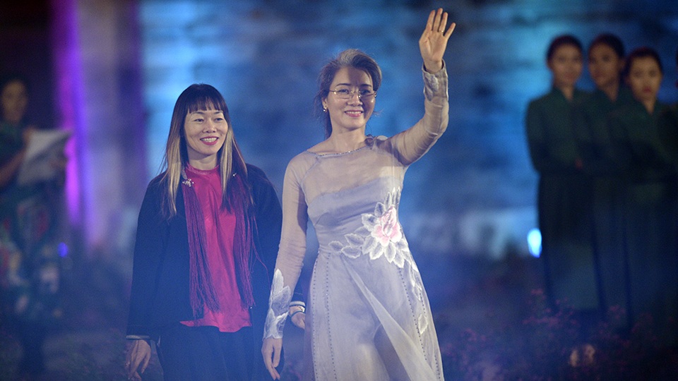 NTK Trịnh Bích Thủy (trái).