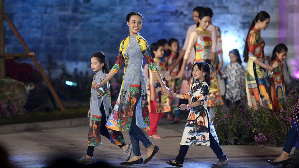 Việc làm này hướng cho các bạn nhỏ khi vẽ tranh biết được rằng, khi sáng tạo nghệ thuật đồng nghĩa với việc giúp ích cho các bạn nhỏ đồng trang lứa nhưng cảnh đời khó khăn có cuộc sống hạnh phúc.