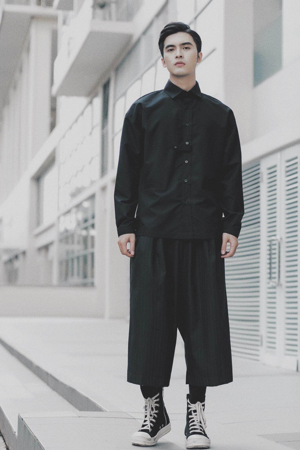 Trước khi tham gia “Tỉnh giấc tôi thấy mình trong ai”, Công Dương đã từng xuất hiện trong nhiều sitcom​ ​​như: Tiệm bánh hoàng tử bé, Chiến dịch chống ế, Văn Phòng…