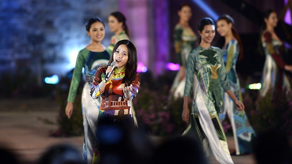 Thùy Chi “đốn tim” với bản cover “hát live không khác phòng thu” - 10