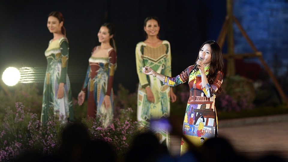 Thùy Chi “đốn tim” với bản cover “hát live không khác phòng thu” - 12