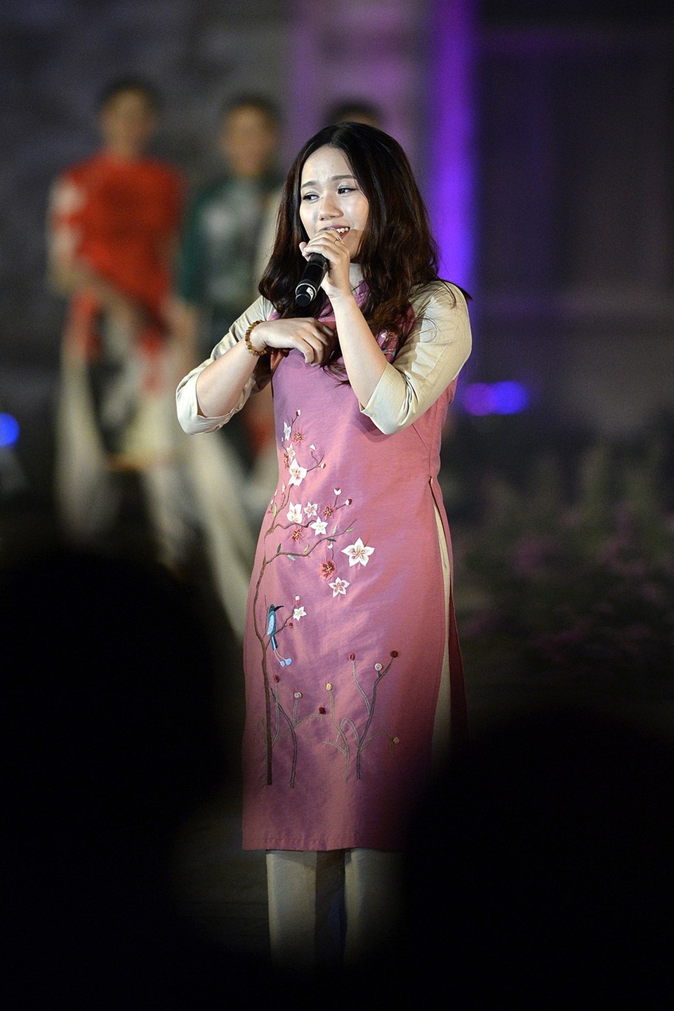 Thùy Chi “đốn tim” với bản cover “hát live không khác phòng thu” - 5