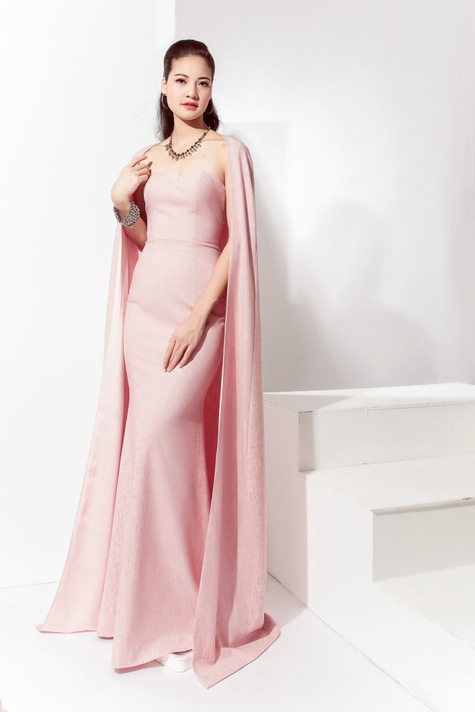 Có thể nói ở Hoa hậu Trần Thị Quỳnh là hình mẫu của người phụ nữ hiện đại, xinh đẹp sành điệu, sống đúng đam mê để khẳng định chính mình nhưng vẫn là người phụ nữ của gia đình.