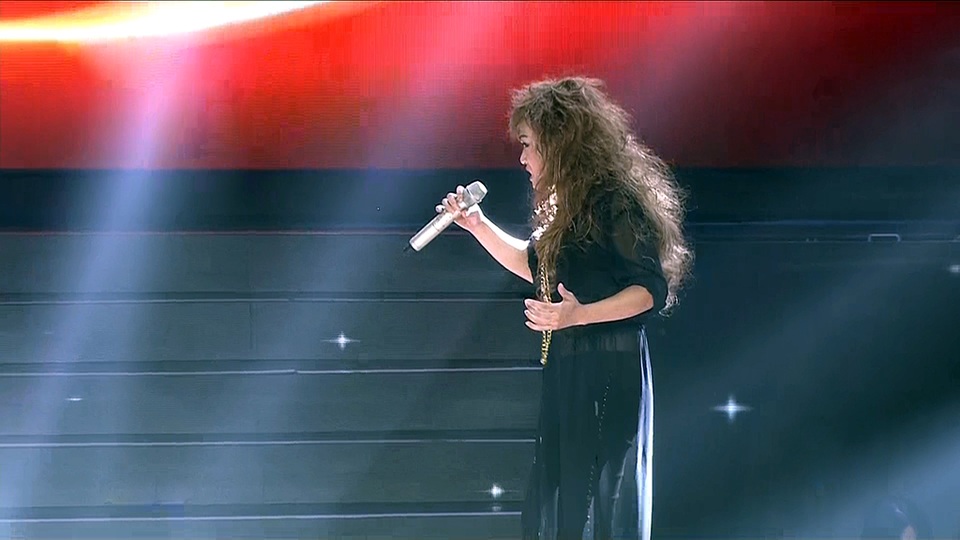 Hồng Nhung, Phương Thanh, Hương Tràm “đốt nóng” The Voice Kids - 6 Phương Thanh cũng bất ngờ trước sự lột xác vượt trội của cậu bé Thụy Bình. Phương Thanh phải đứng lại nhìn cậu bé với đôi mắt ngạc nhiên, còn HLV Vũ Cát Tường thì phấn khích không thể ngồi yên tại ghế.