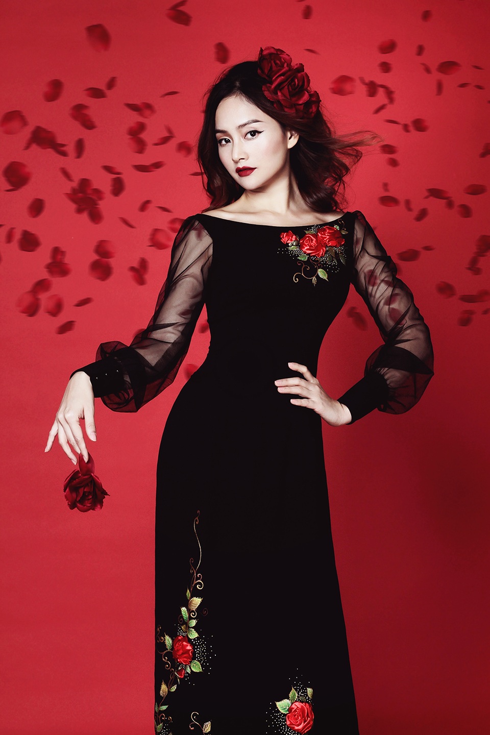 Lan Phương đang trong độ tuổi rực rỡ nhất về nhan sắc, cô ghi dấu ấn trên phim ảnh và làm Đại sứ thiện chí của tổ chức Jica Nhật Bản.