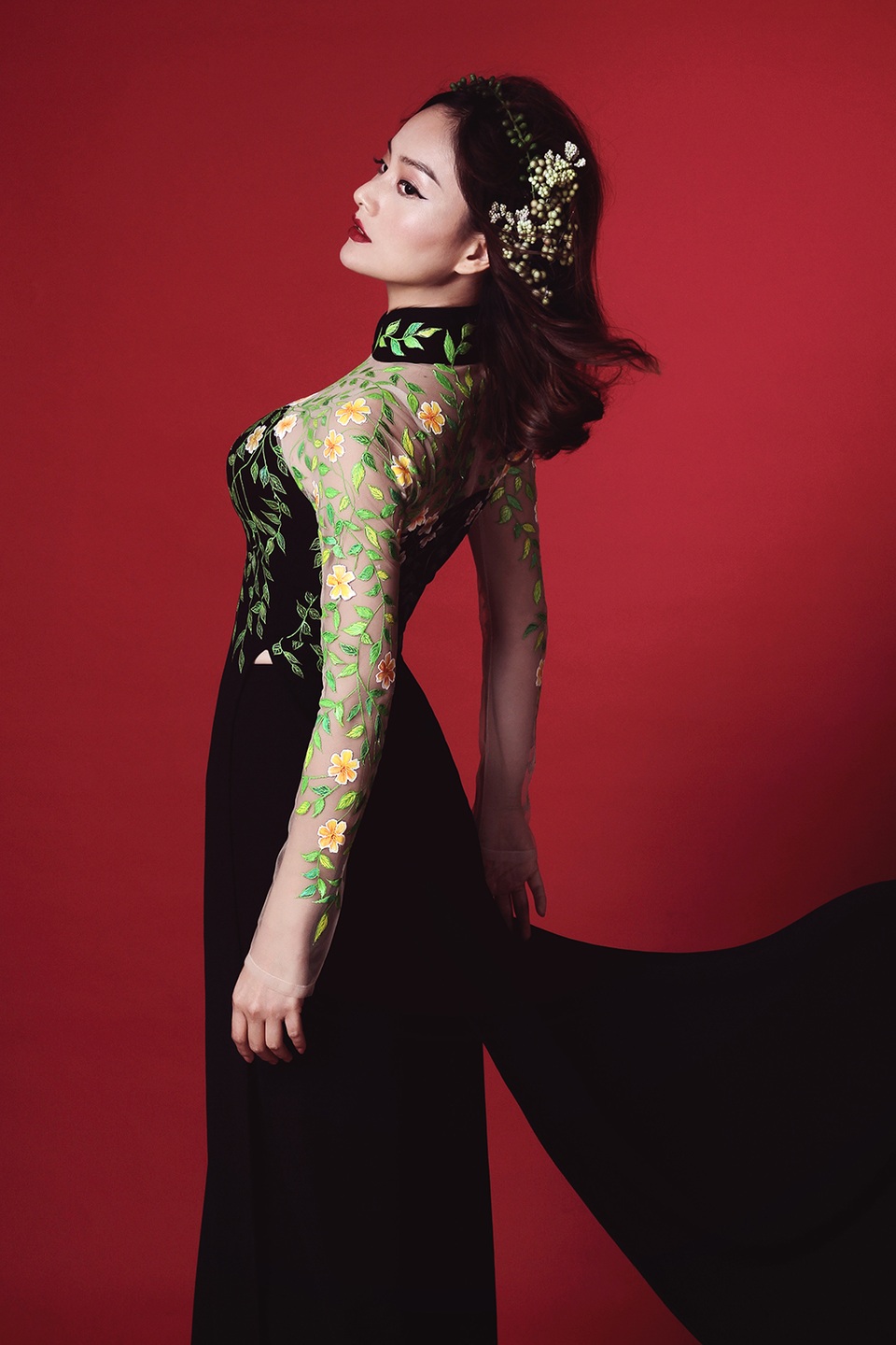 Lan Phương đẹp “ám ảnh” trong bộ ảnh áo dài Halloween - 8