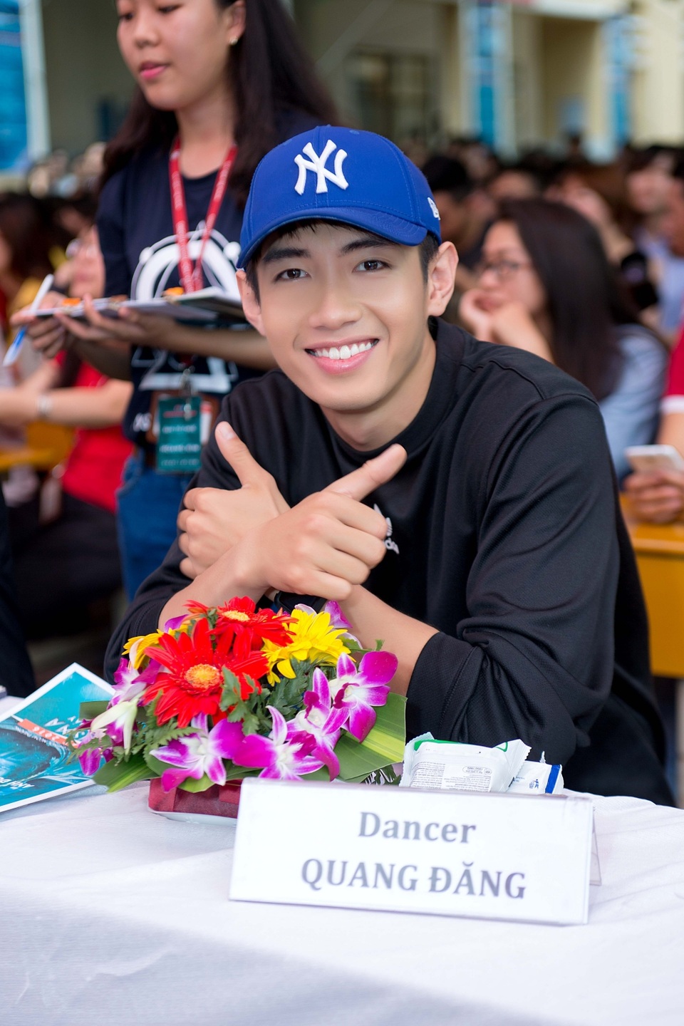 Riêng nam biên đạo cũng dành những lời khen ngợi, tình cảm yêu mến trước nhan sắc nổi bật của Á hậu Thuỳ Dung.