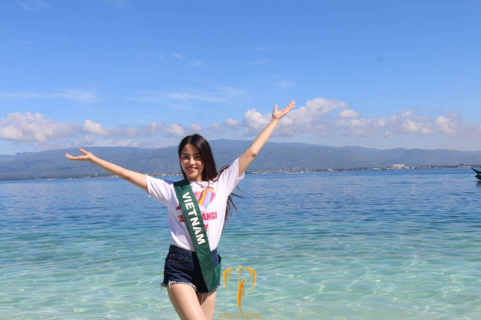 Nam Em liên tục lọt Top bình chọn, được chuyên trang thế giới mời giao lưu - 3 Hiện tại, dù liên tục tham gia các hoạt động xuyên suốt của cuộc thi, đại diện Nam Em vẫn giữ tâm trạng và sức khoẻ tốt.
