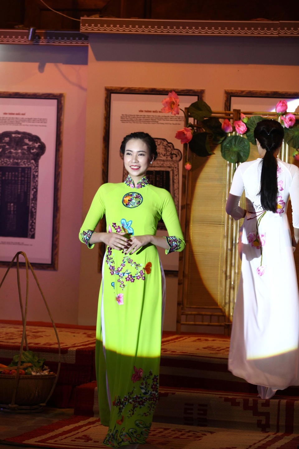 BST áo dài Lan Hương ra mắt phu nhân nguyên thủ các nước tới Hà Nội - 8 BST áo dài Lan Hương ra mắt phu nhân nguyên thủ các nước tới Hà Nội - 8