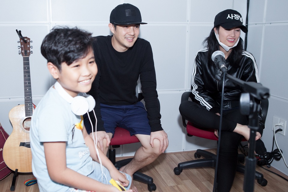 HLV Đông Nhi chia sẻ: “Đối với Nhi bé nào vào Chung kết đã là Quán quân của chương trình. Hiện tại, Nhi cùng các HLV đang cố gắng cùng các bé tập luyện để mang đến những tiết mục hấp dẫn nhất, vì đây là đêm thi cuối cùng. Nhi đang cảm thấy rất hào hứng và sẽ cùng cậu học trò của mình chuẩn bị mọi thứ hoàn hảo. Nhật Minh hay 3 bé còn lại sẽ là những nghệ sĩ nhí thật sự trên sân khấu”.