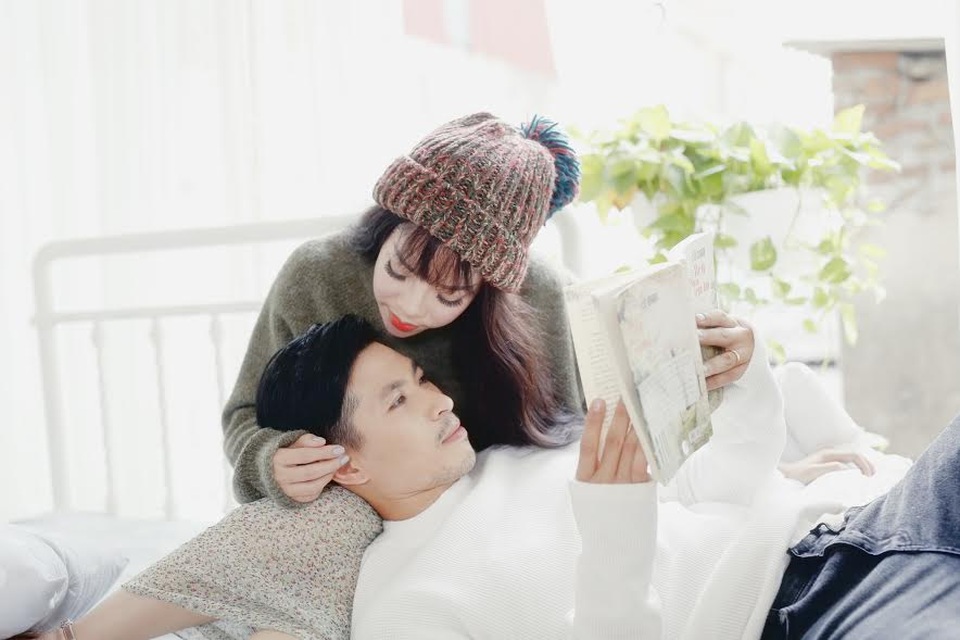 Quán quân Sao mai điểm hẹn lên tiếng về “trai lạ” và tin đồn thẩm mỹ - 5 Minh Chuyên nói rằng mình là một cô gái yếu đuối trong tình yêu.