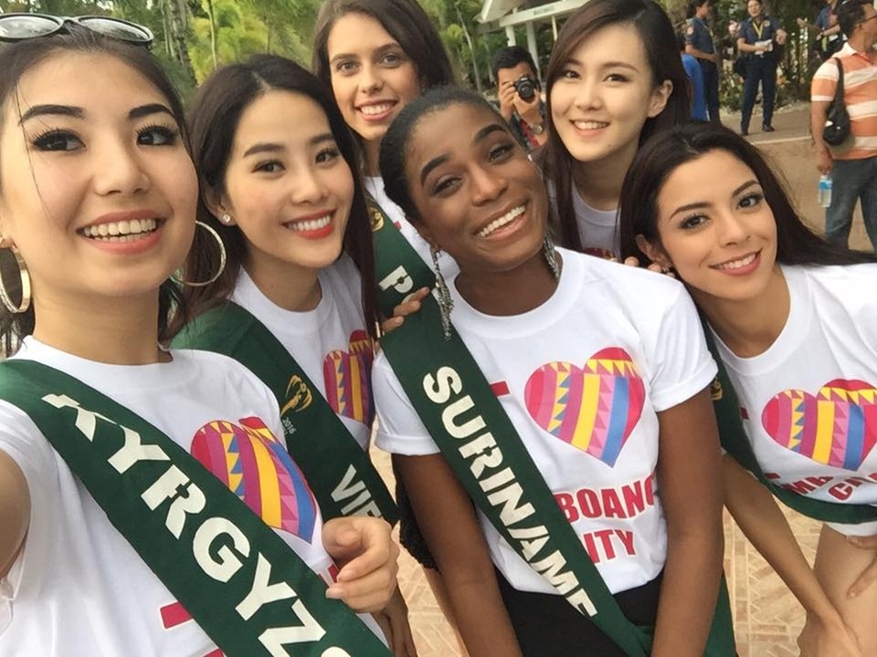 Đứng đầu châu Á phần thi phụ, Nam Em hồi hộp trước Chung kết Miss Earth - 1 Nam Em được mời sang sớm cùng 9 thí sinh khác để tham gia sự kiện mở màn.