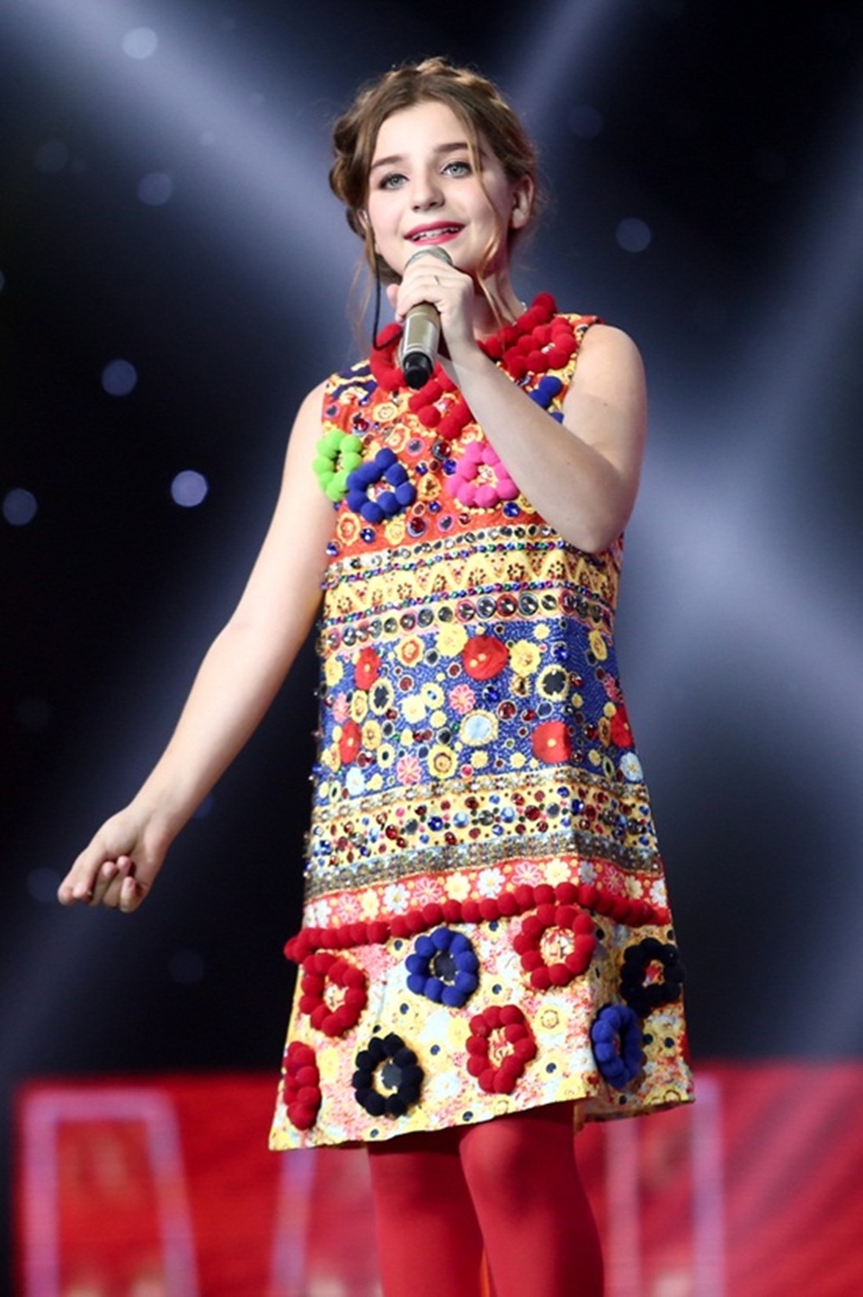 Mở màn đêm thi là cô bé đến từ đội huấn luyện viên Vũ Cát Tường với biệt danh “Thiên thần Nga”, giọng ca nội lực, vượt qua rào cản ngôn ngữ, cô gái này mang đến ca khúc thuần Việt “Ô mê ly”. Cô bé chia sẻ: “Nhờ huấn luyện viên Vũ Cát Tường chỉ dậy mà Milana có thể hát tiếng Việt tốt hơn”.