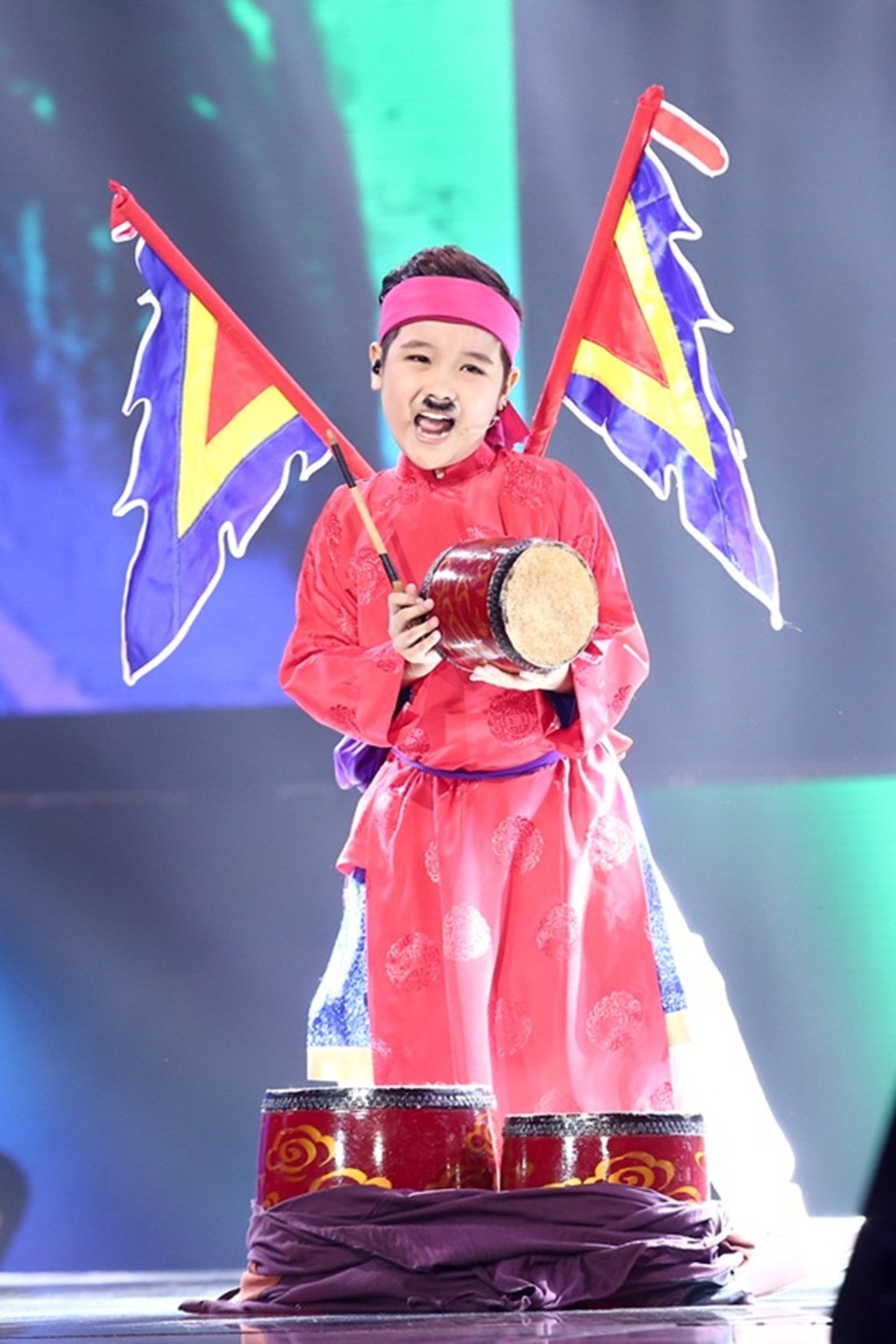 Nhật Minh là giọng ca mà không dòng nhạc nào có thể làm khó được em. Nhật Minh là thành viên của đội Đông Nhi - Ông Cao Thắng. Trong đêm chung kết cậu bé thể hiện trích đoạn chèo Phù thủy sợ ma và ca khúc Thành phố miền quan họ.