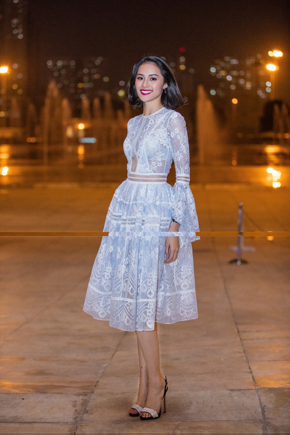 Hạ Vi cũng cho rằng: “Tôi không phải là ‘‘mỹ nữ vạn người mê’’ hay gì cả, danh xưng đó tôi cũng không biết ai nghĩ ra luôn. Tôi là một người rất bình thường không phải tiên giáng trần nên có góc chết, nhiều góc chết” là chuyện bình thường”.