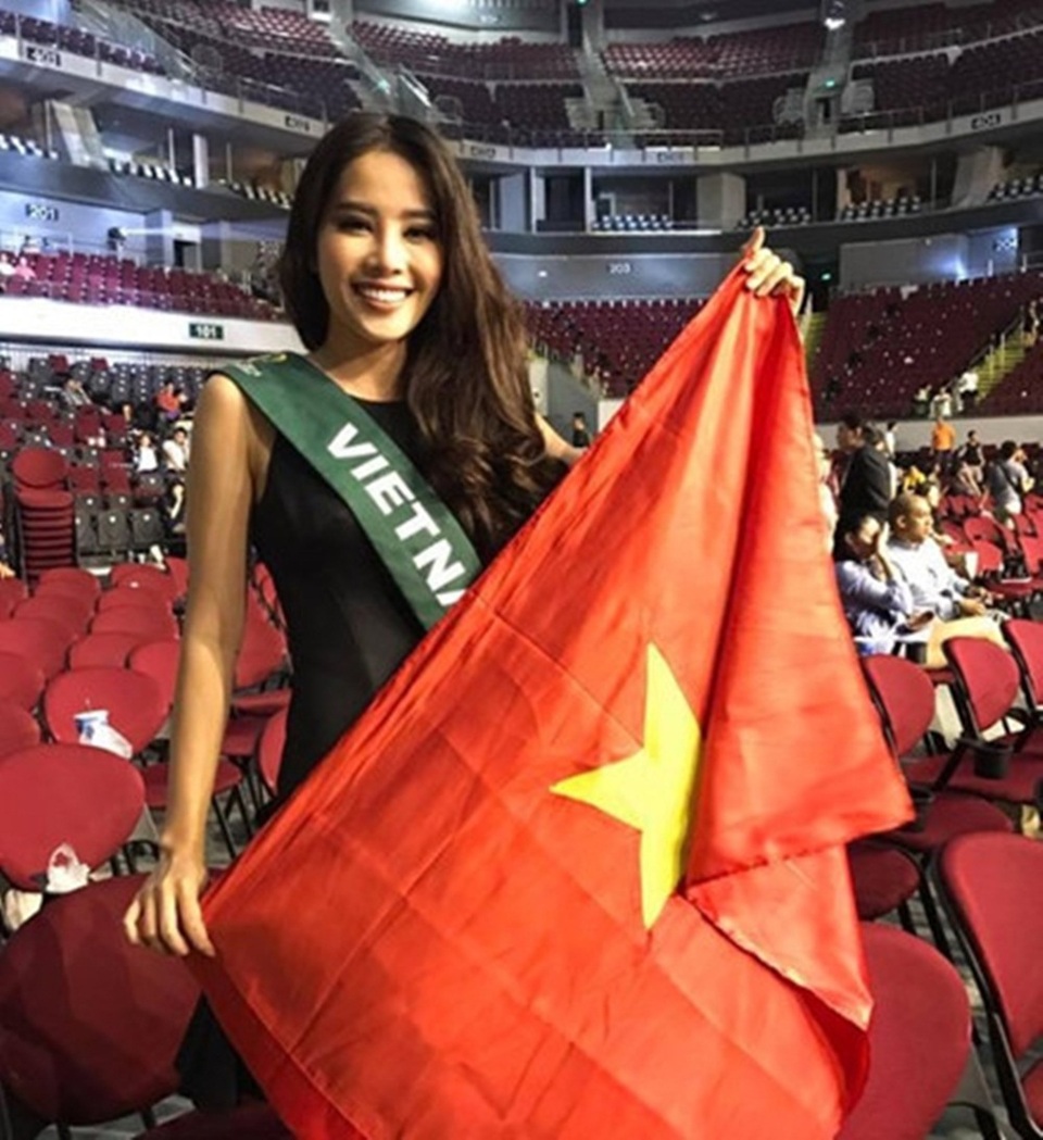 Tiếng Anh có phải rào cản khiến nhan sắc Việt chưa thể đi xa? - 3 Nam Em rất tự hào khi tiếng Việt được cất lên.