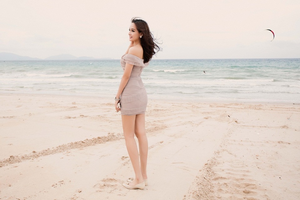 Mai Phương Thúy lên tiếng khi bị nghi photoshop giấu vòng eo mỡ - 5