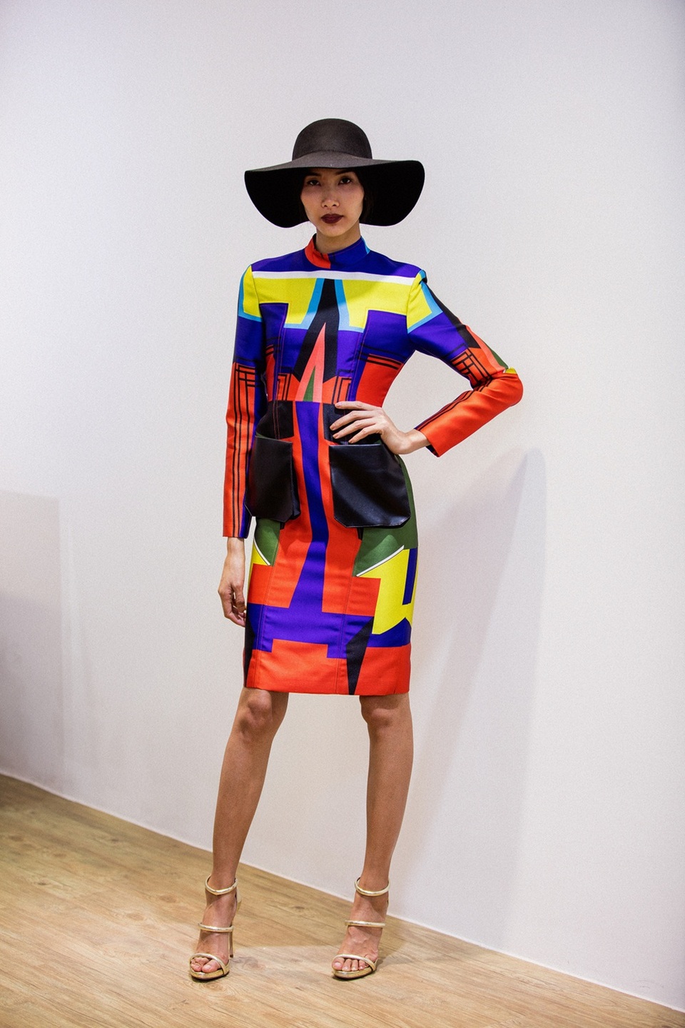 Để có cơ hội sải bước trên sàn runway xứ sở sương mù, cô đã phải trải qua nhiều buổi casting với sự canh tranh khốc liệt. Hồi tháng 9 vừa qua, cô vừa trúng liên tiếp 4 show trong Tuần lễ Thời trang London Xuân hè 2017.