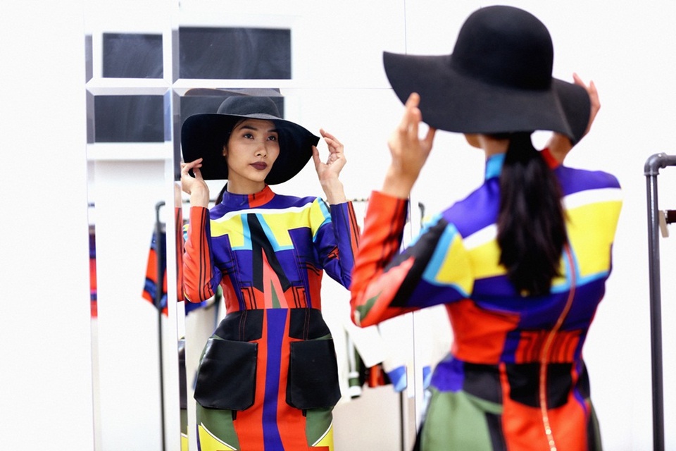 Ngoài công việc người mẫu, Hoàng Thuỳ còn đang theo học về thiết kế thời trang với ước mơ có thể mở thương hiệu riêng cho mình. Quán quân Next Top tâm sự, cô vốn có sở thích may búp bê từ nhỏ và rất đam mê hội hoạ, thời trang. Khi trở thành model chuyên nghiệp, đặc biệt là sang London hoạt động, cô có nhiều cơ hội để học hỏi và từng bước thực hiện giấc mơ từ bé.