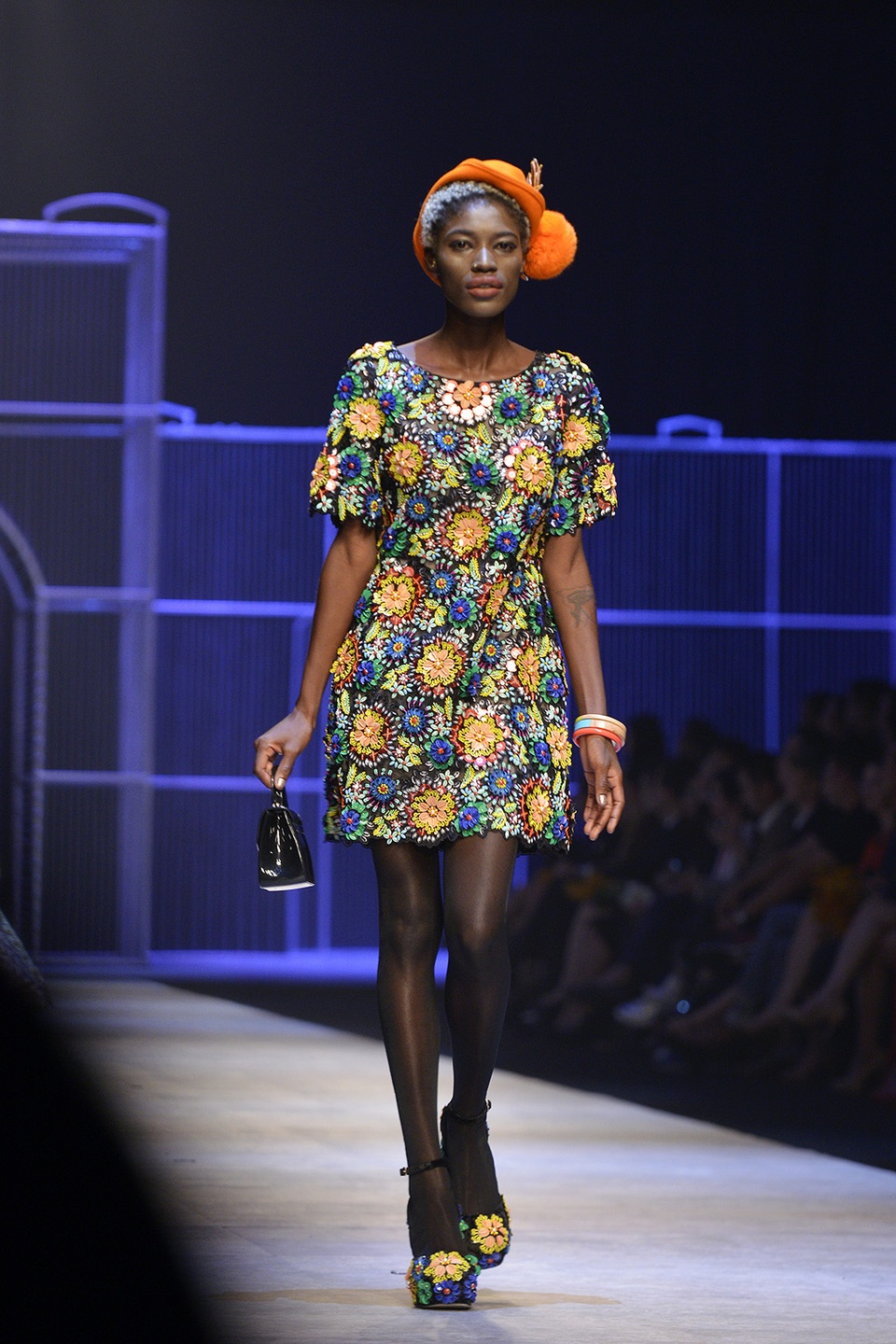 “Nấm lùn” 1m54 mở màn, Thanh Hằng - bà hoàng với bodysuit 10kg của Công Trí - 24