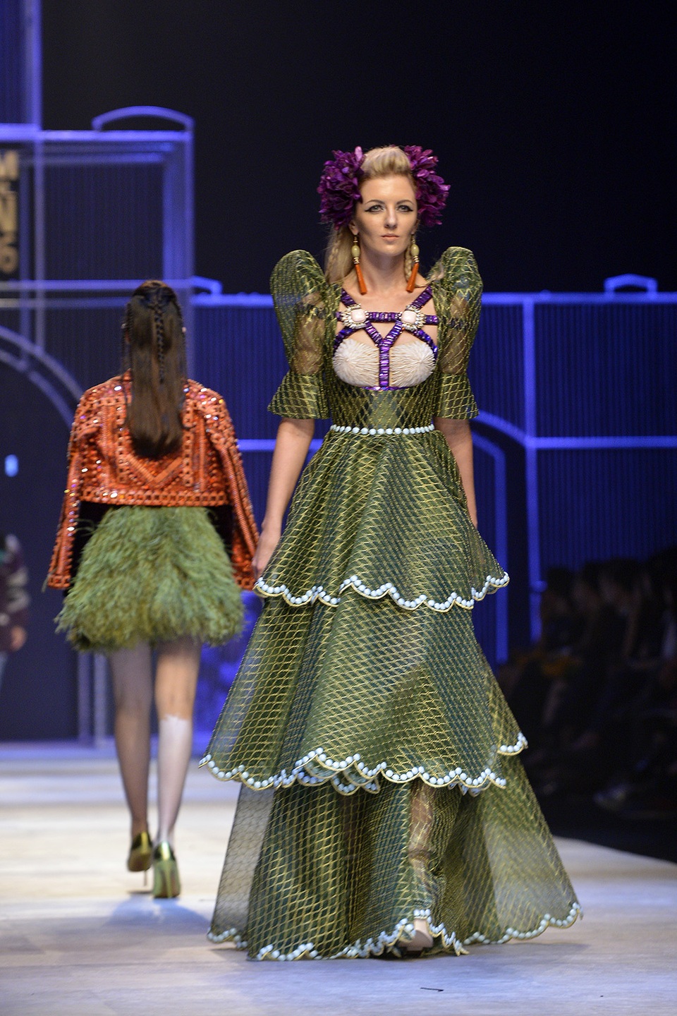 “Nấm lùn” 1m54 mở màn, Thanh Hằng - bà hoàng với bodysuit 10kg của Công Trí - 20