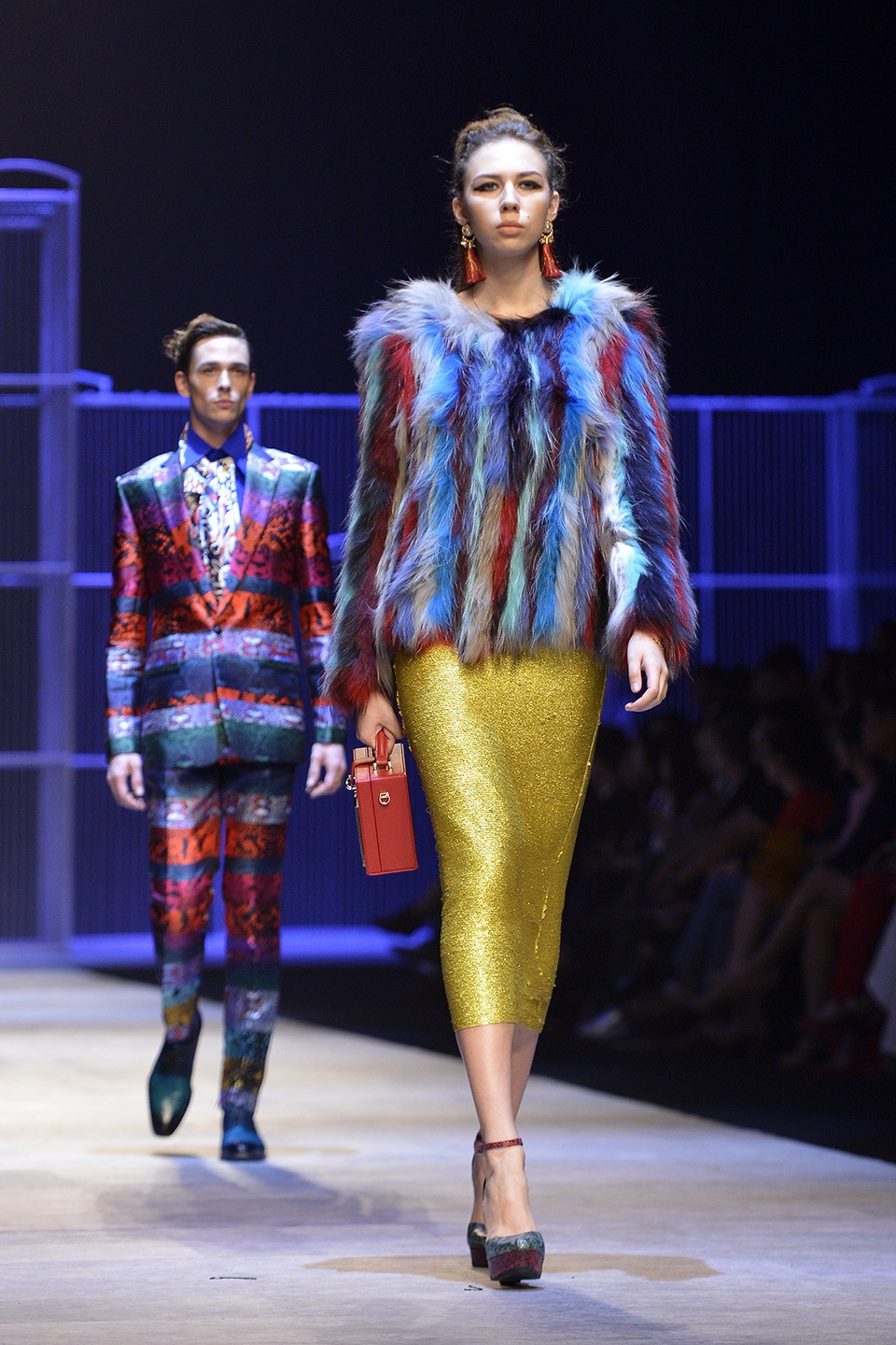 “Nấm lùn” 1m54 mở màn, Thanh Hằng - bà hoàng với bodysuit 10kg của Công Trí - 23