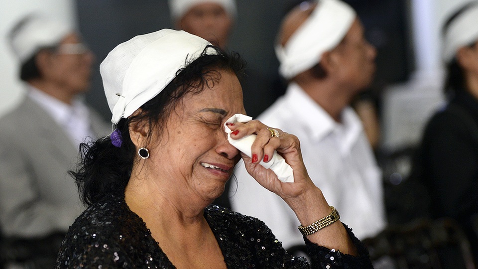 Giây phút xót thương người ở, người đi.